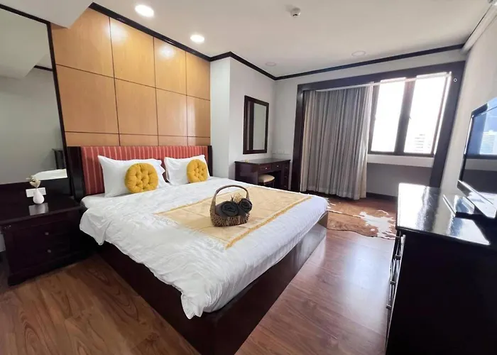 Sukhumvit Soi 4 Center Of Bkk *
